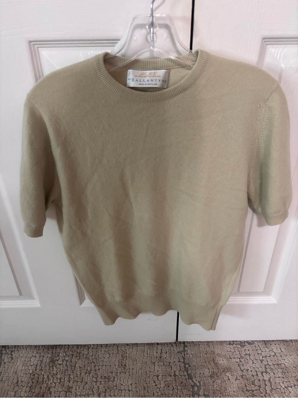 Ballantyne Short Sleeve Crewneck cashmere Sweater in tan/ cream Womens 36